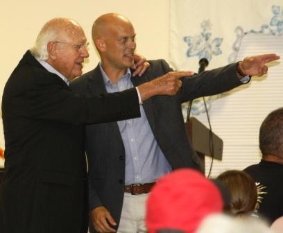 Carroll comes to Mayfield to recommend Wright for House 