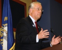 Williams takes on opponents at Lincoln Dinner