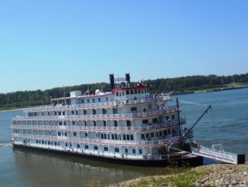 American Queen docks in Columbus -  travel in style