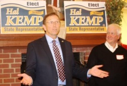 Kemp delivers stump speech: Gov. delivers dough