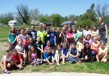 Meteorologist shares weather info with 2nd graders